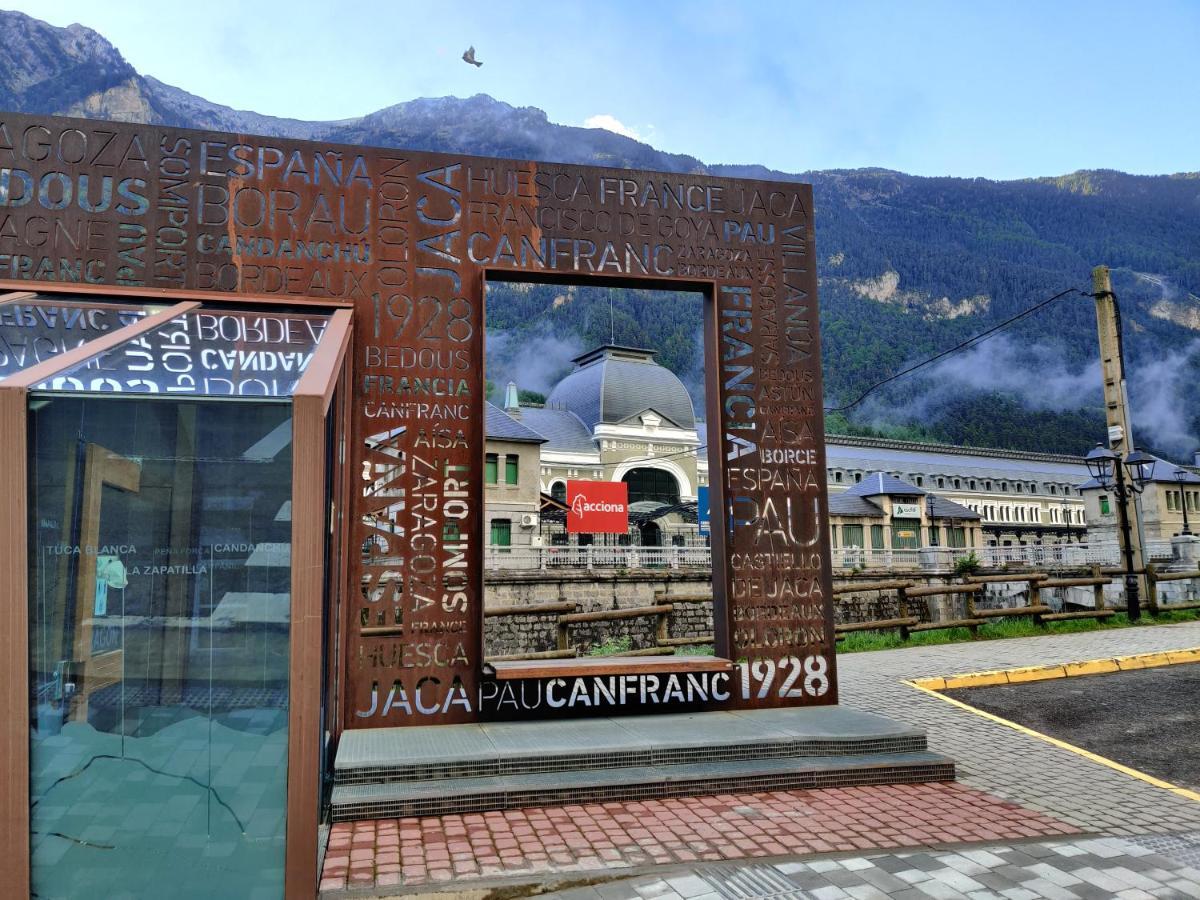 "Leo Pixel" Avairent Canfranc Estacion Daire Dış mekan fotoğraf